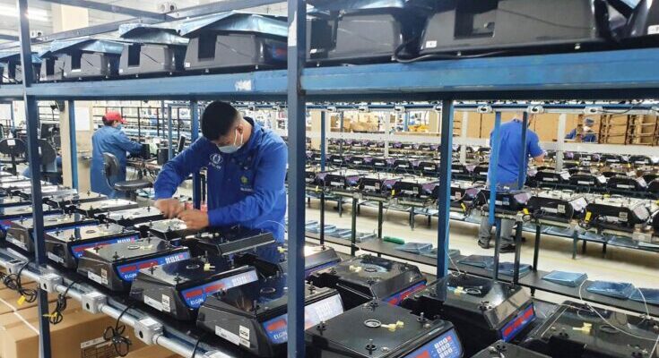 Ipem-AM verifica e atesta balanças em fábrica de empresa em Manaus