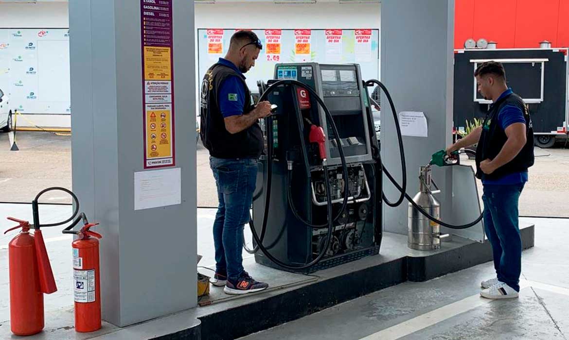 Ipem-AM participa de ação integrada em postos de combustíveis