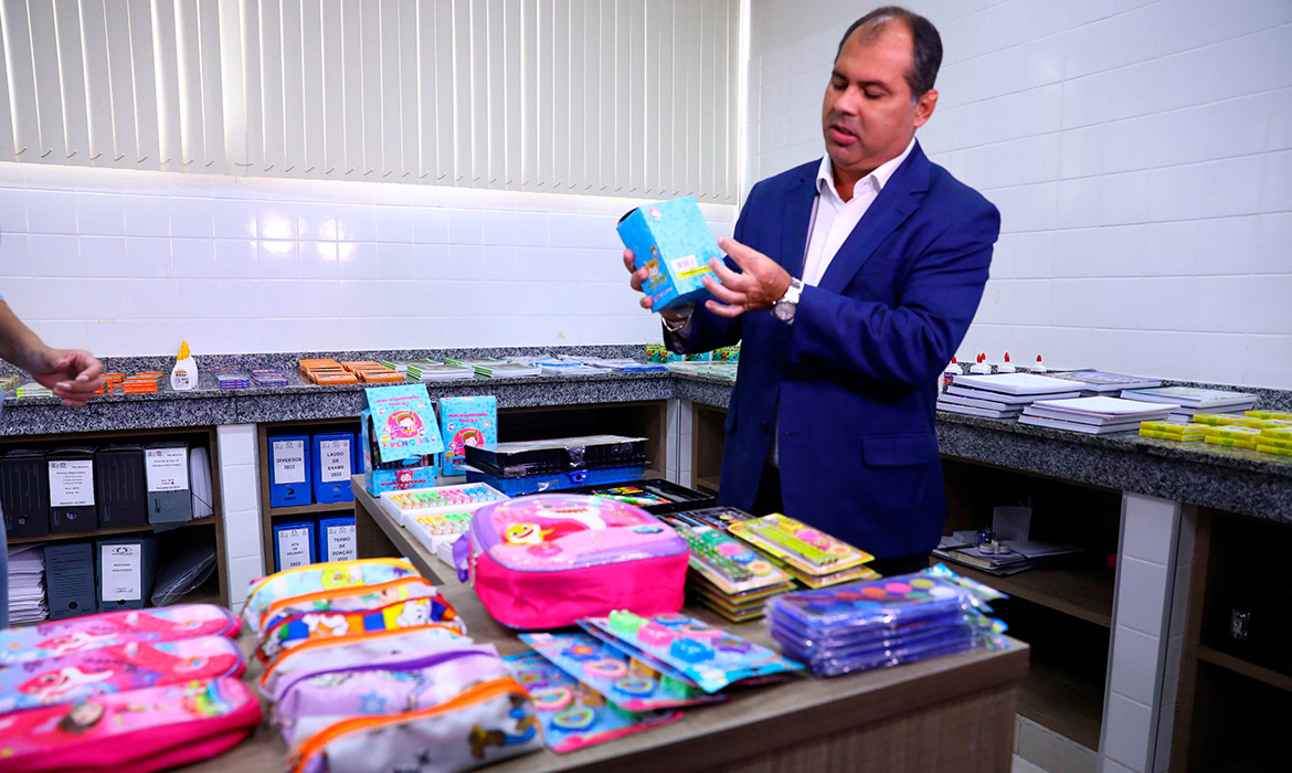 Mais de 16 mil artigos escolares