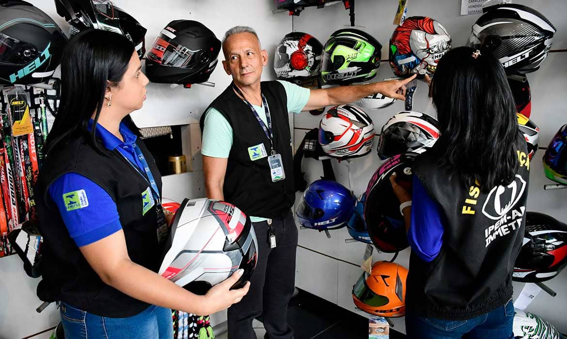 Ipem-AM verifica capacetes