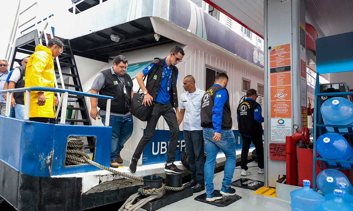 Governo do Amazonas fiscaliza postos de combustíveis