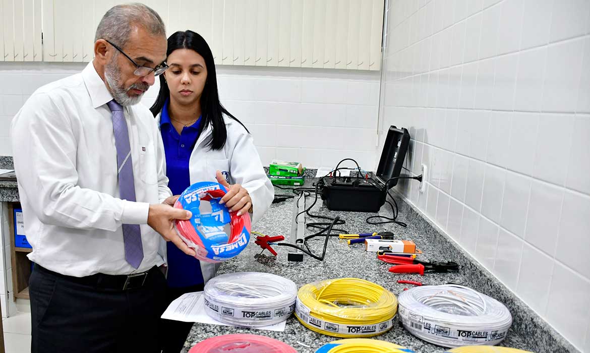 Operação Energia Segura: Ipem-AM realiza ensaios sobre fios e cabos elétricos