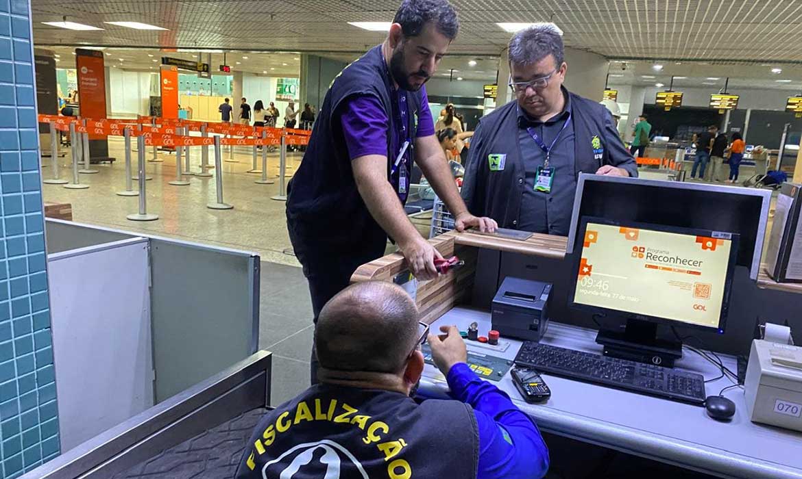 Ipem-AM reprova e interdita balanças no Aeroporto Internacional