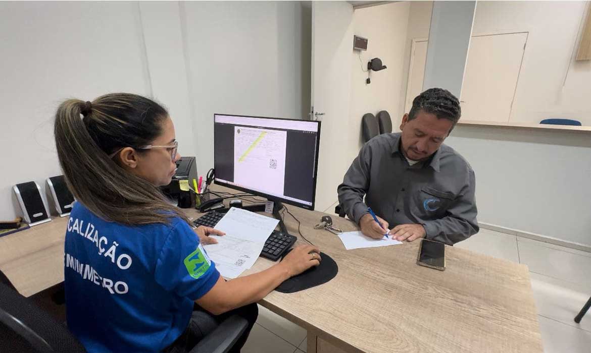 Ipem-AM fiscaliza taxímetros