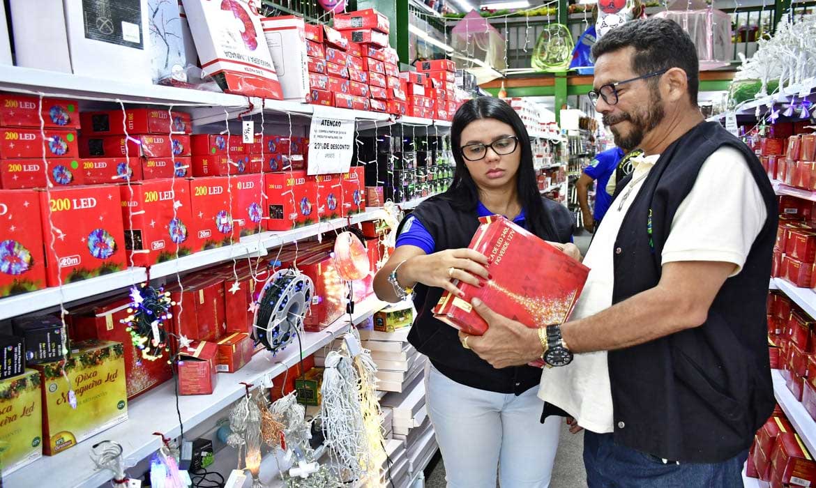 Natal Seguro: Ipem-AM apreende produtos irregulares e reprova marca de panetone