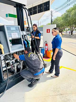 Operação Abastecimento Seguro: Postos flutuantes